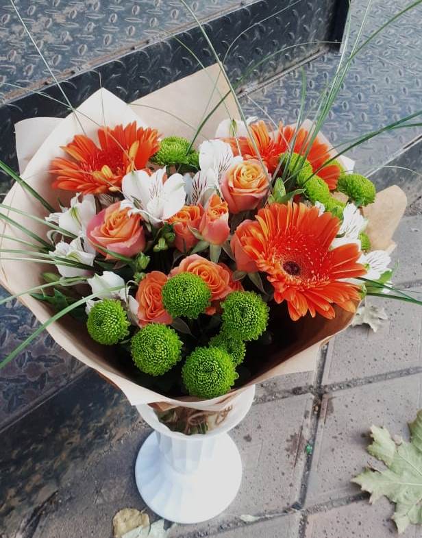 Букет цветов из: Герберы, Хризантемы, Альстромерии и Розы в Зелёную Поляну