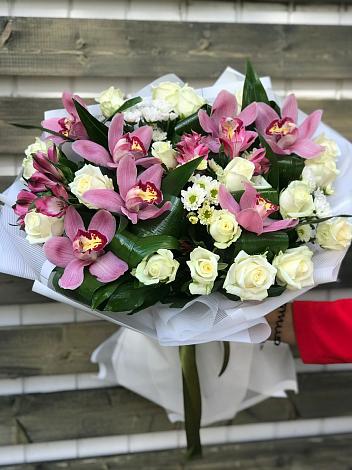 Букет цветов из: Розы и Хризантемы в Зелёную Поляну