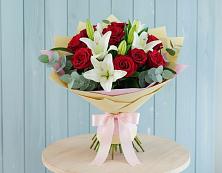 Букет цветов из:  Лилии и Розы #REPLACE_PRED# Зелёную Поляну