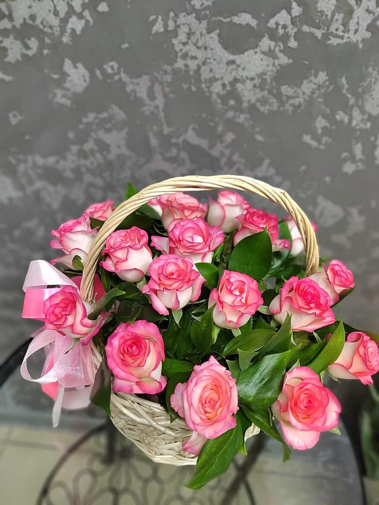 Цветочная композиция из Розы в корзине в Зелёную Поляну