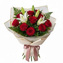 Букет цветов из:  Лилии и Розы в Зелёную Поляну