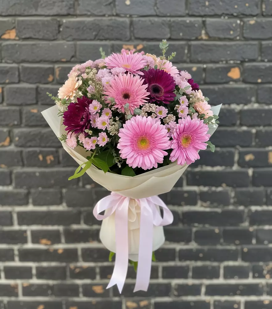 Букет цветов из: Герберы и Хризантемы в Зелёную Поляну