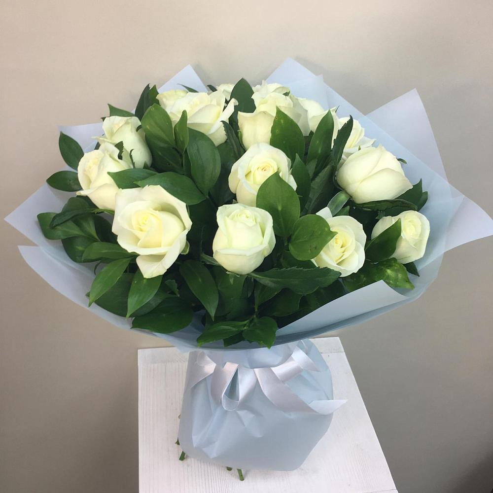 Букет 15 Белых роз Проуд в Зелёную Поляну