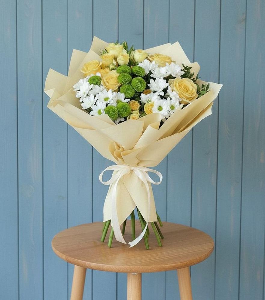 Букет цветов из: Хризантемы и Розы в Зелёную Поляну