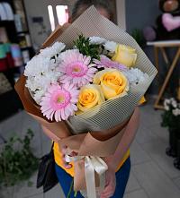 Букет цветов из:  Герберы, Розы и Хризантемы в Зелёную Поляну