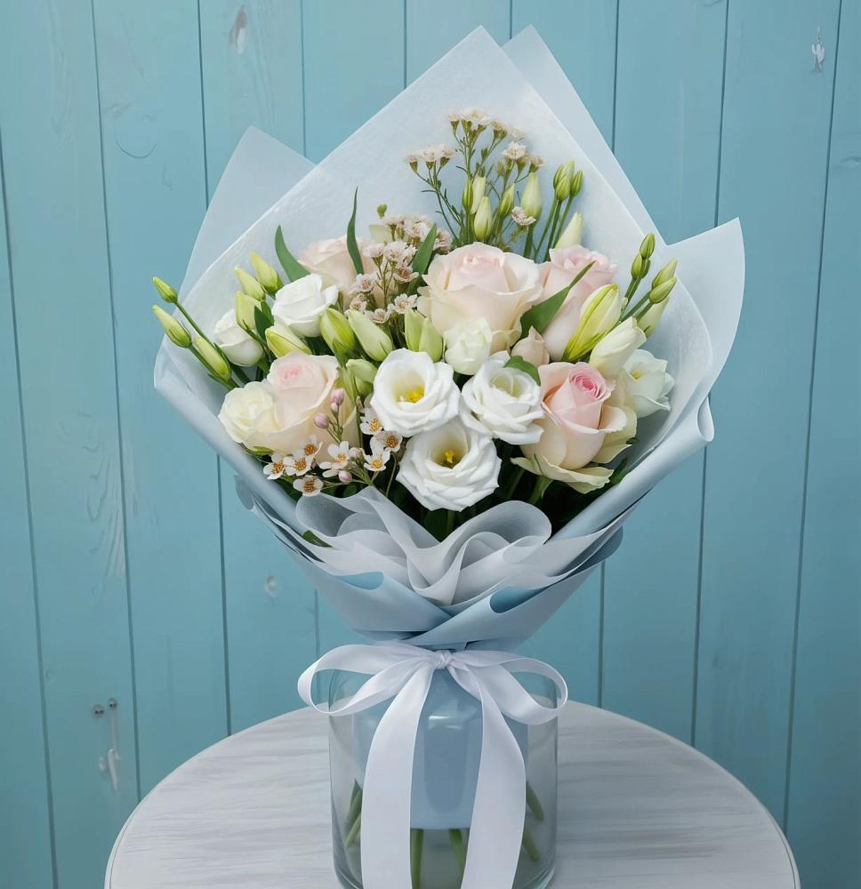 Букет цветов из: Розы и Лизиантусы в Зелёную Поляну