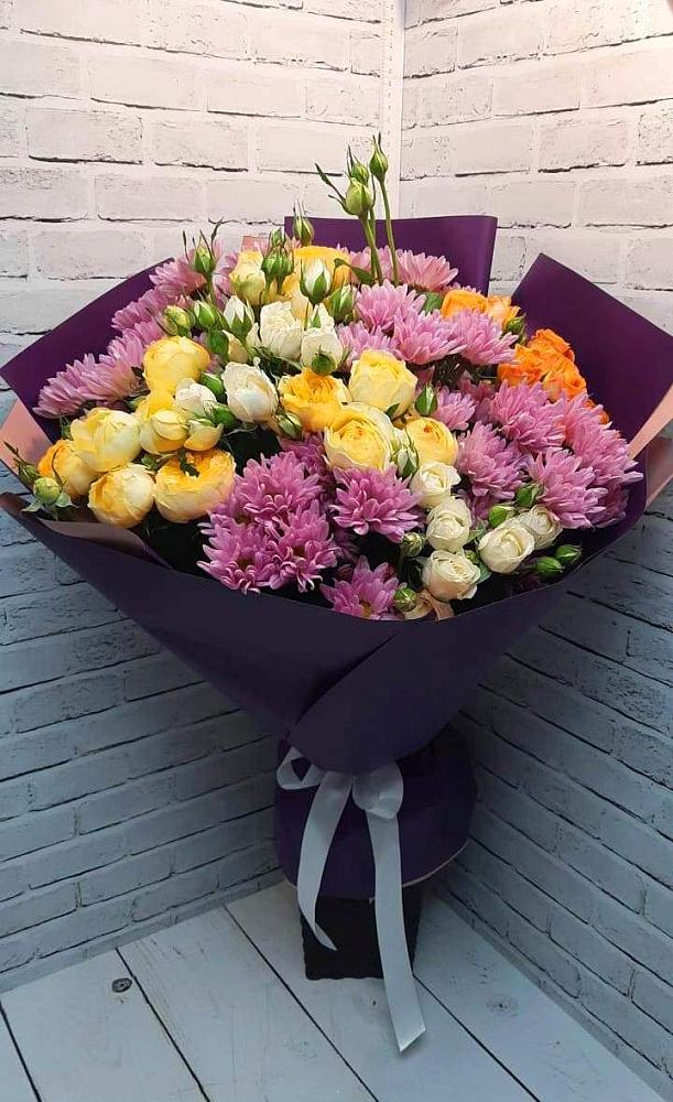 Букет цветов из: Хризантемы и Розы в Зелёную Поляну