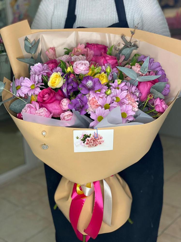 Букет цветов из: Хризантемы, Гвоздики и Альстромерии в Зелёную Поляну