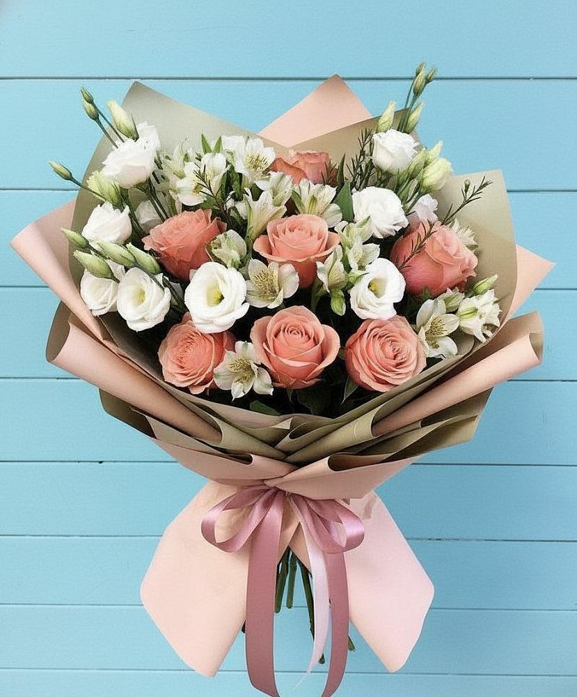 Букет цветов из: Розы, Альстромерии и Лизиантусы в Зелёную Поляну