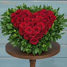 Цветочная композиция из Розы в виде сердца #REPLACE_PRED# Зелёную Поляну