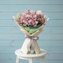 Букет цветов из:  Орхидеи и Розы #REPLACE_PRED# Зелёную Поляну