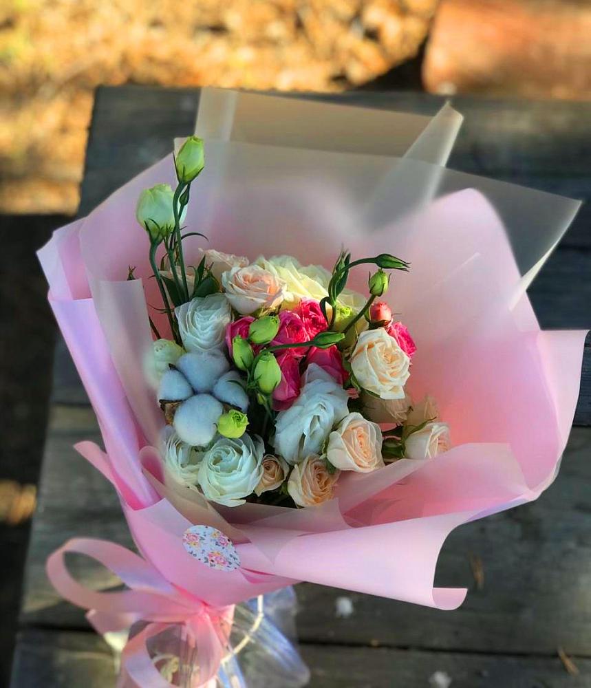 Букет цветов из: Розы и Лизиантусы в Зелёную Поляну