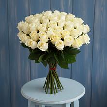 Букет 51 Белая роза Эдлесс Лав #REPLACE_PRED# Зелёную Поляну