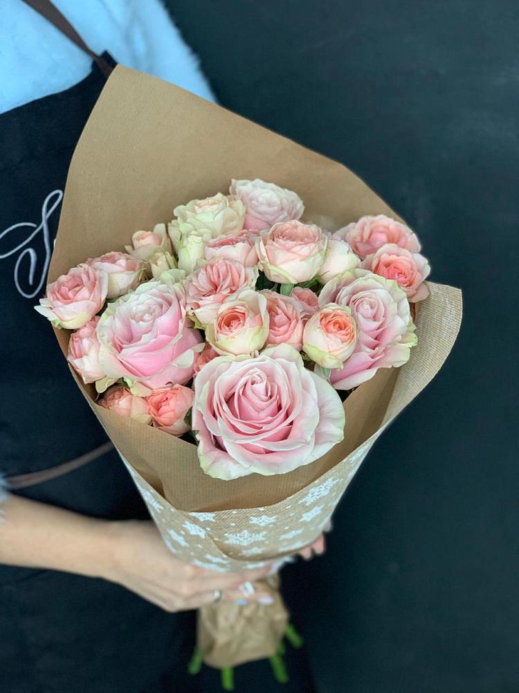 Букет цветов из: Хризантемы и Розы в Зелёную Поляну