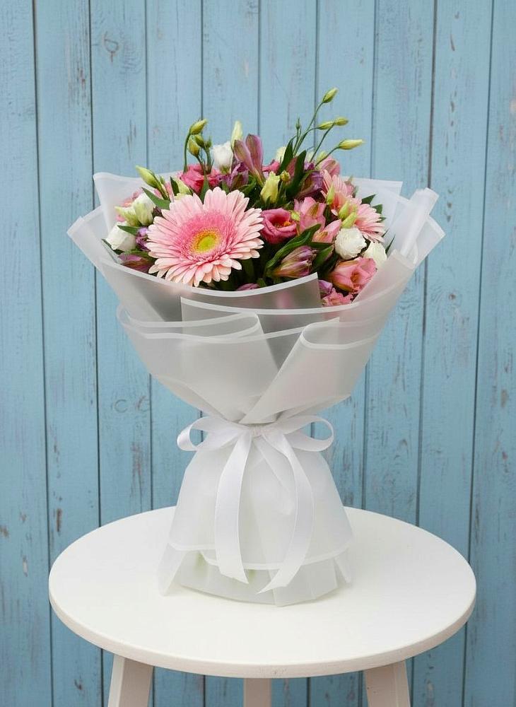 Букет цветов из: Герберы, Альстромерии и Лизиантусы в Зелёную Поляну