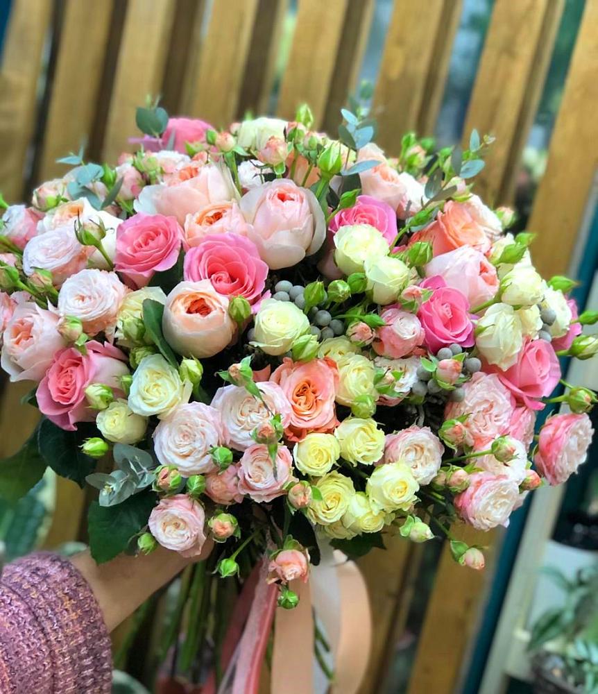 Букет цветов из: Розы в Зелёную Поляну