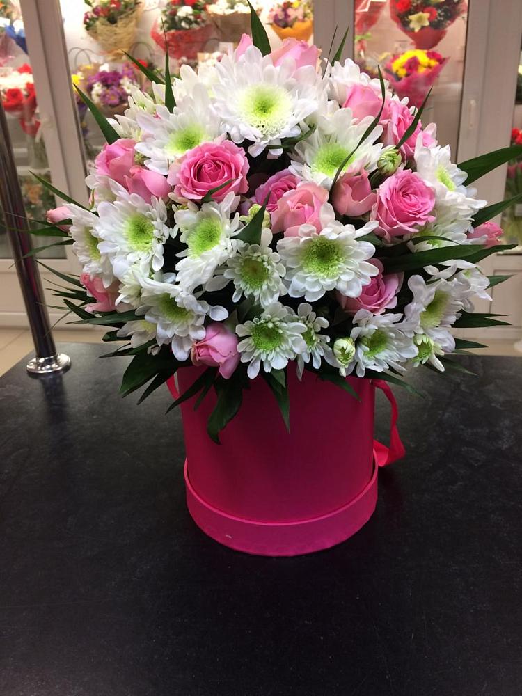 Цветочная композиция из Розы и Хризантемы в шляпной коробке в Зелёную Поляну