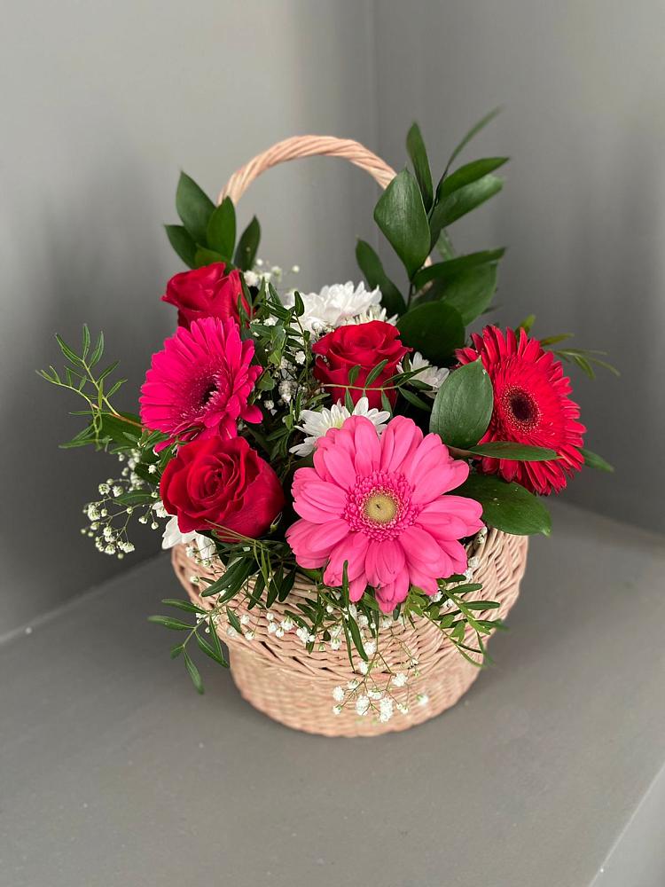 Цветочная композиция из Розы, Хризантемы и Герберы в корзине в Зелёную Поляну