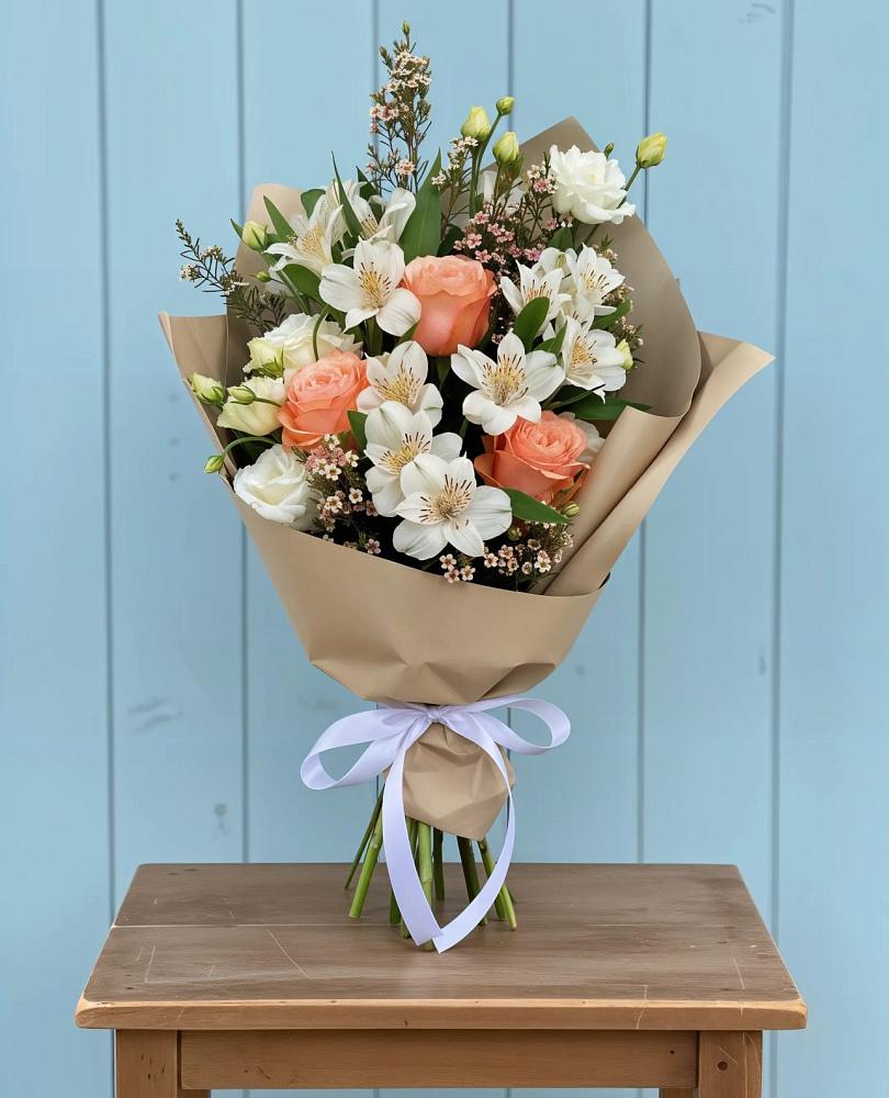 Букет цветов из: Альстромерии, Лизиантусы, Розы и Хризантемы в Зелёную Поляну