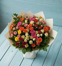 Букет Микс из разноцветных кустовых роз в Зелёную Поляну