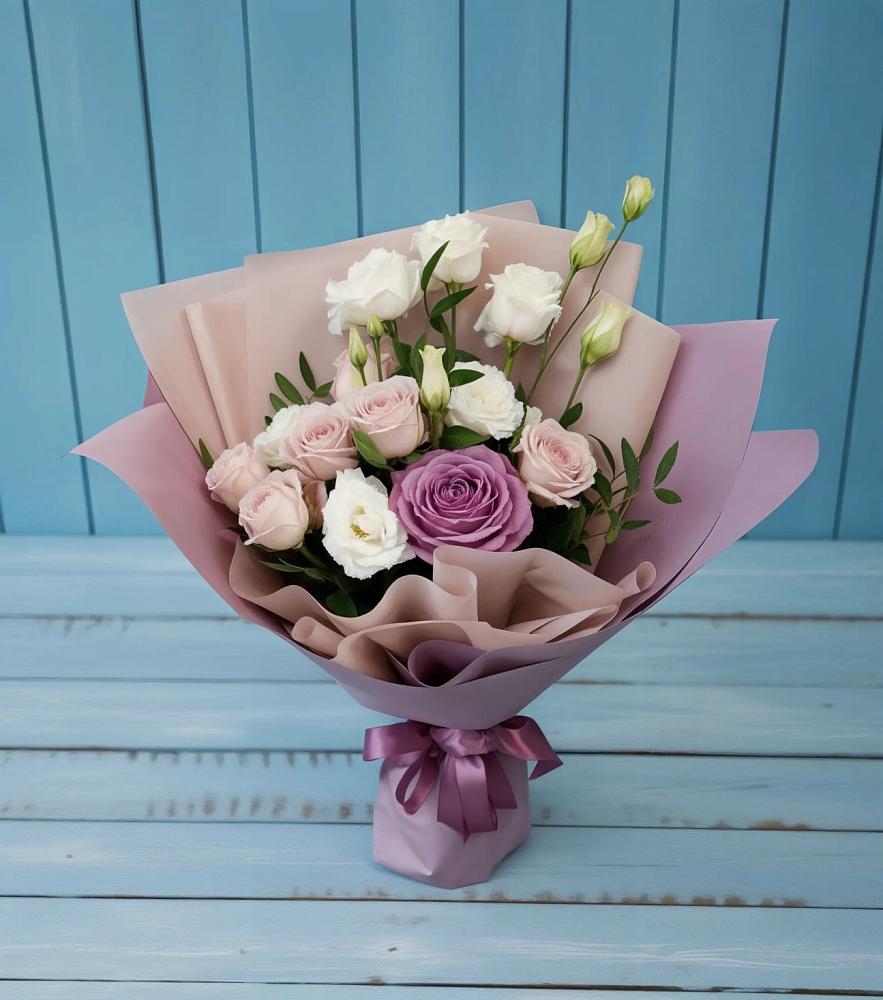 Букет цветов из: Розы и Лизиантусы в Зелёную Поляну